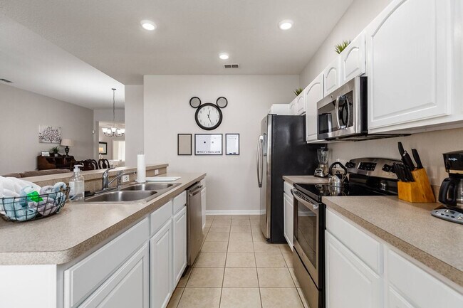Building Photo - 7782 Basnett Cir
