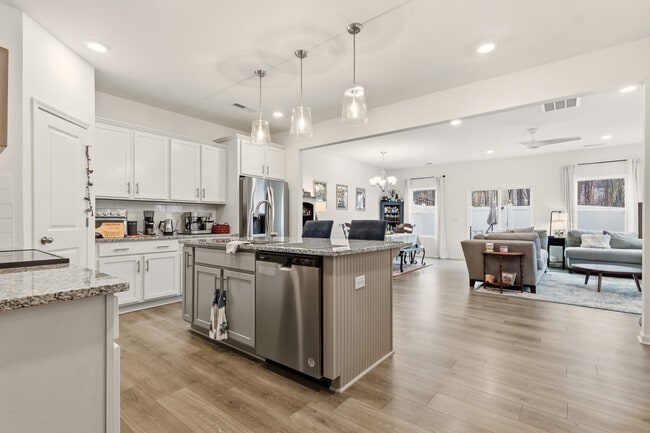 Building Photo - 17 Saltford Ln