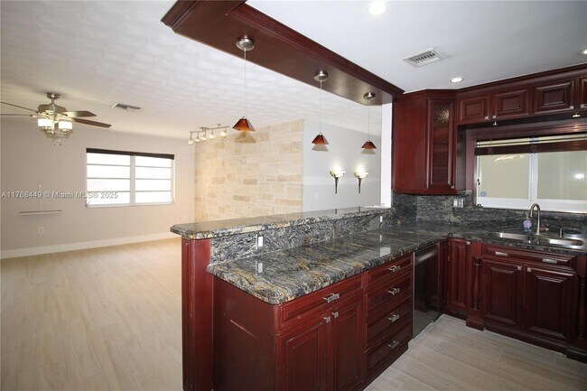 Building Photo - 4540 SW 15th St