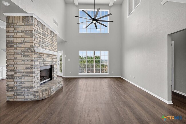 Building Photo - 1810 Mesa Oaks Cir