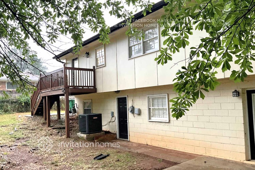 Building Photo - 2675 Jamestown Way