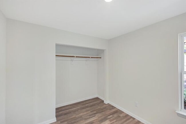 Building Photo - 209 W Avenue A