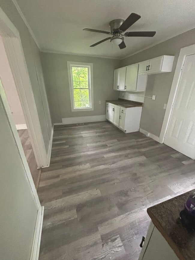 Building Photo - Section 8 Accepted - Spacious 4br/2ba Home