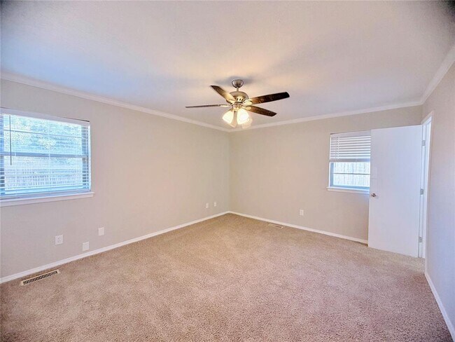 Building Photo - 121 W Vail Dr