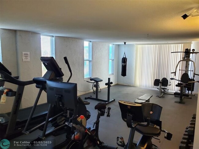 Building Photo - 801 S Ocean Dr