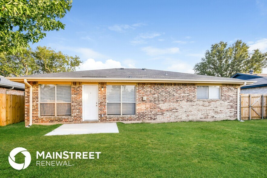 Building Photo - 1601 Chapman Dr