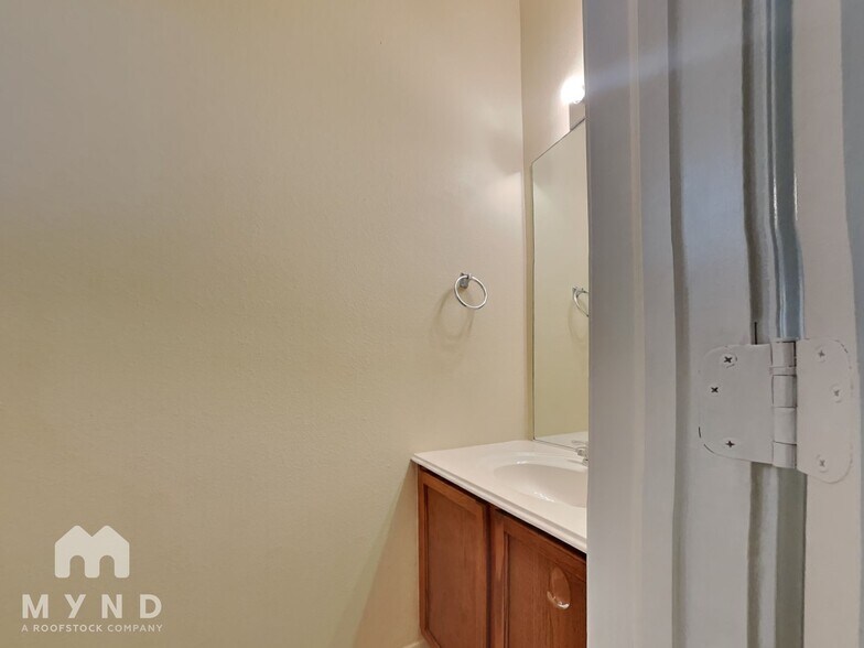 Building Photo - 3002 Edgewick Elm St