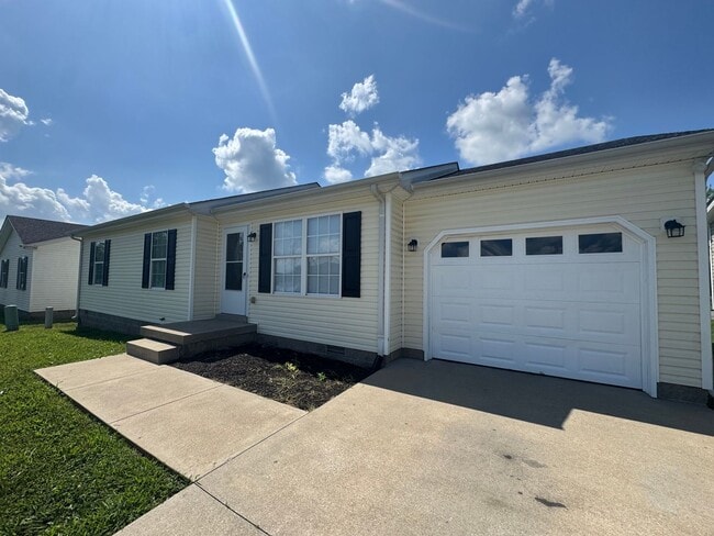 Building Photo - Newly Renovated 3BR 2BA home close to GM, ...