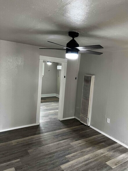 Building Photo - 704 S Abilene Ave