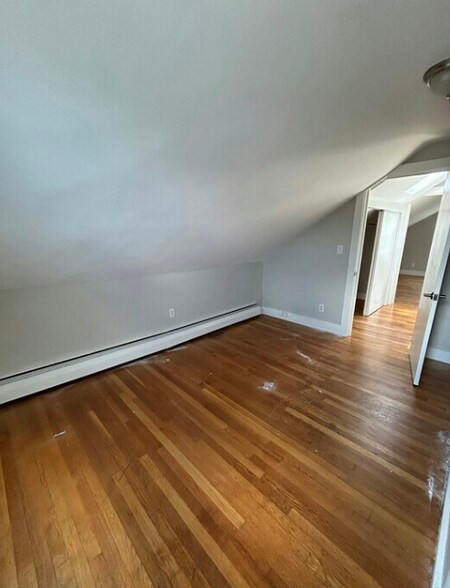 Building Photo - 224 Banks St