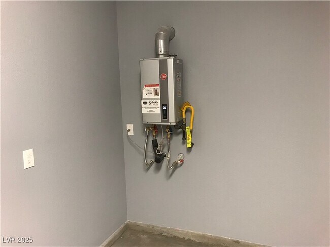Building Photo - 10195 Handline Chute St