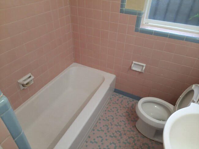 Building Photo - 1518 E Ellicott St