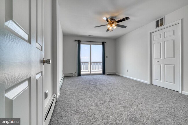 Building Photo - 2166 Lake Dr