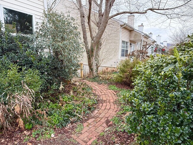 Building Photo - 326 Riverside Ave