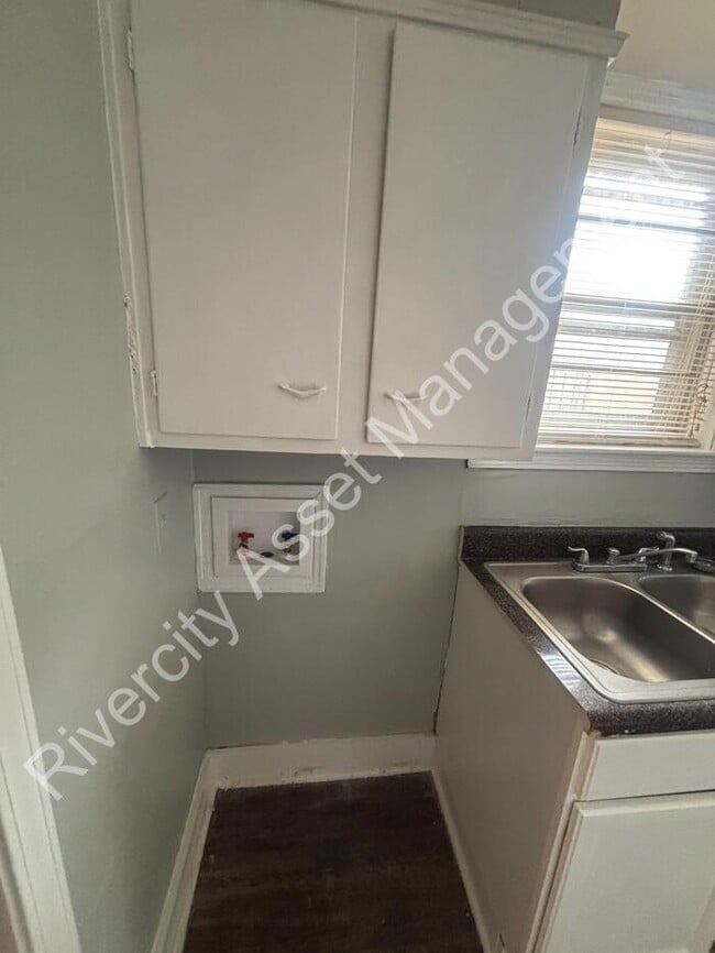 Building Photo - This Beautiful 4-Bed 2-Full Bath Home is Ready for Move In!!!! SECTION 8 WELCOMED