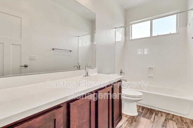 Building Photo - 2734 S Santa Rita