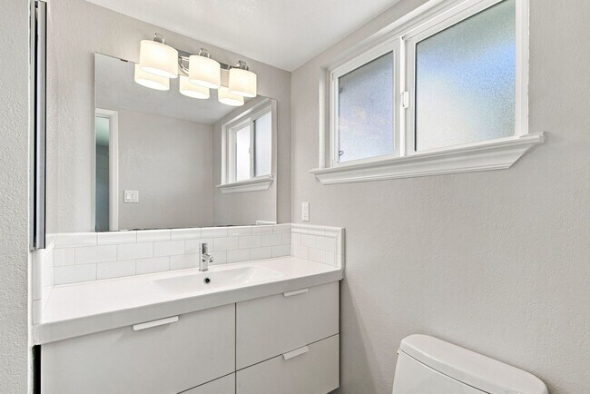 Building Photo - 6814 Westmoor Way
