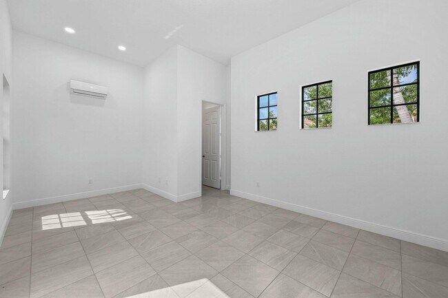 Building Photo - 9368 Cantal Cir E