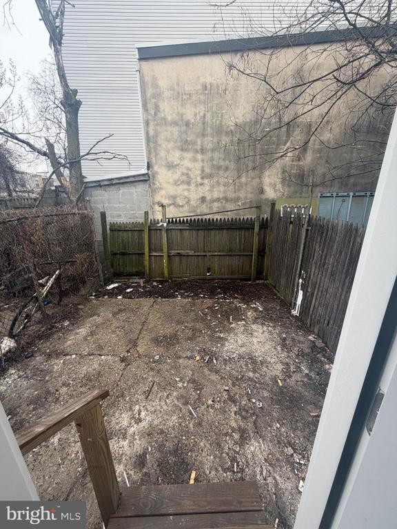 Building Photo - 112 E Huntingdon St