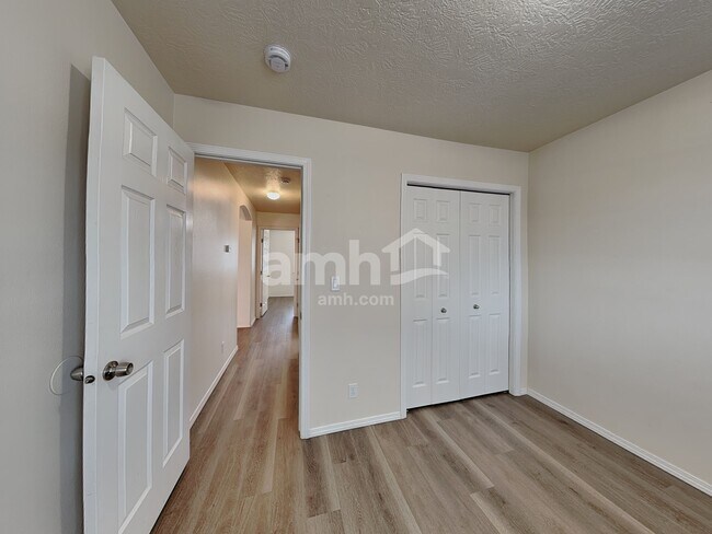 Building Photo - 1149 N Caterpillar Ave