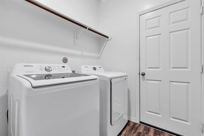 Building Photo - 5823 Buckner Creek Ct