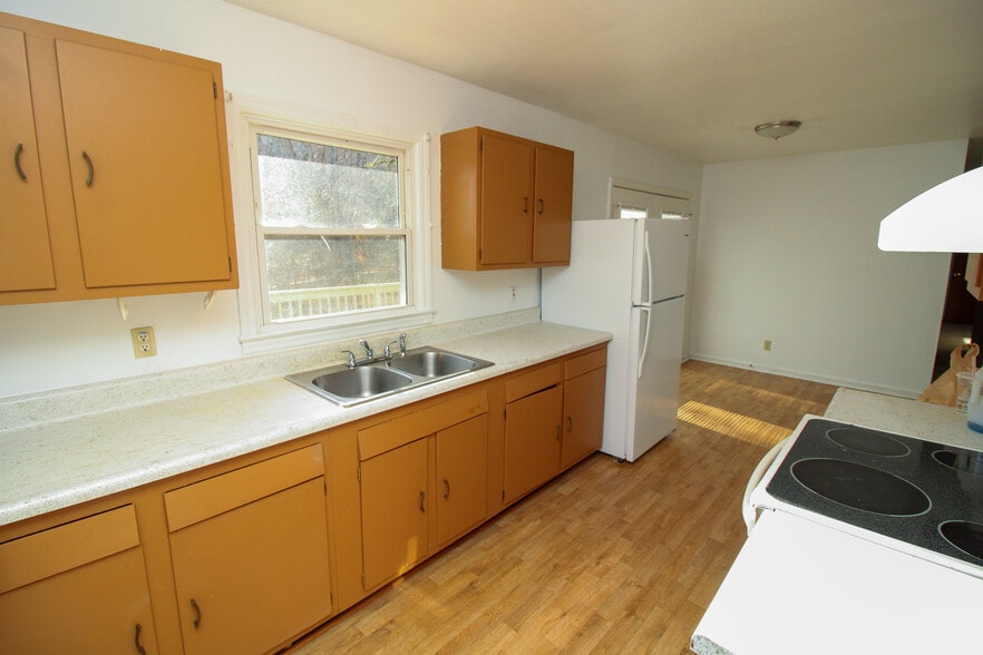 Building Photo - 228 Aurora Dr