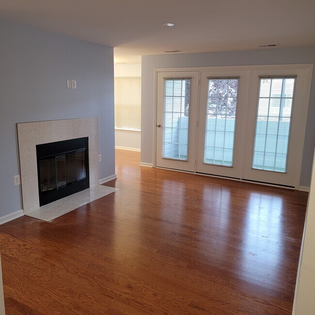 Building Photo - 6425 Richmond Hwy