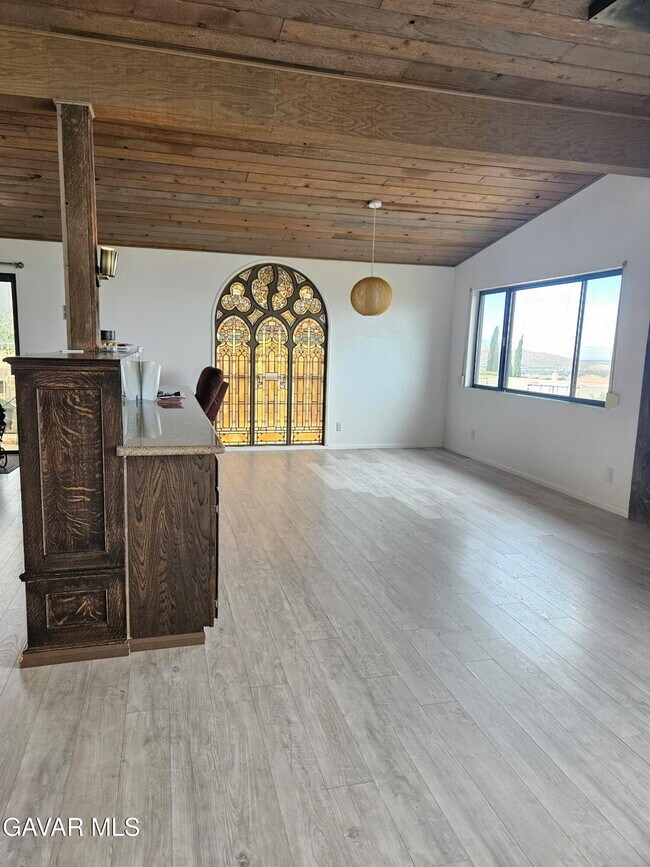 Building Photo - 145 Lakeview Dr