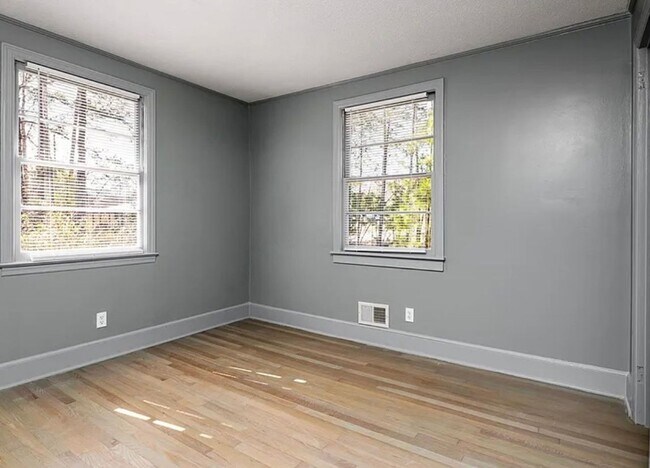 Building Photo - Cute Updated West Columbia HOME