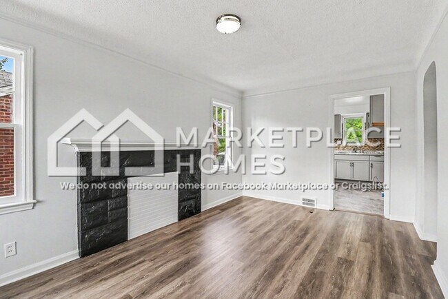Building Photo - 18276 Oakfield Ave