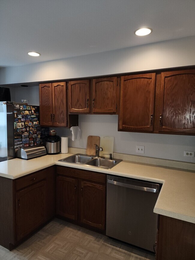 Building Photo - 1405 Clairmont Ct