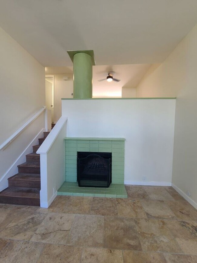 Building Photo - Spacious and remodeled 2 Bed 2.5 baths in ...