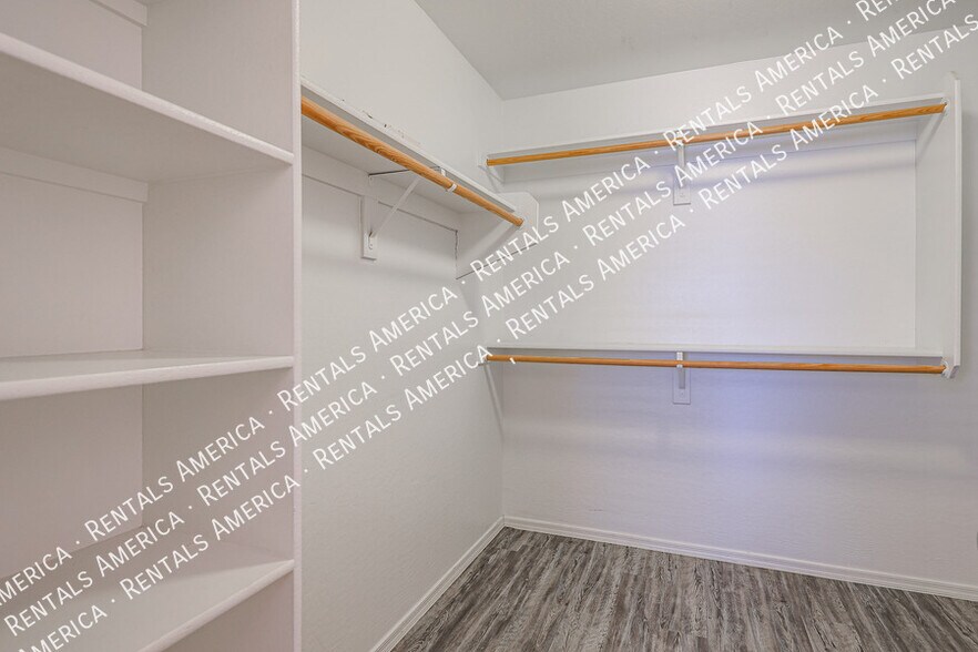 Building Photo - 591 S Buena Vista Ct