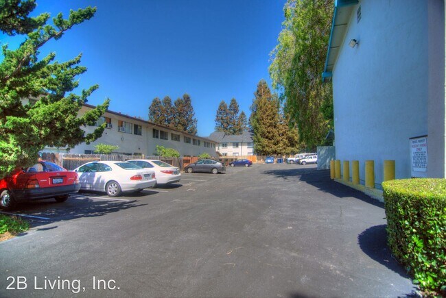 Building Photo - 300 Franciscan Ct