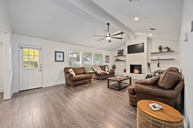 Building Photo - 22419 Deville Dr