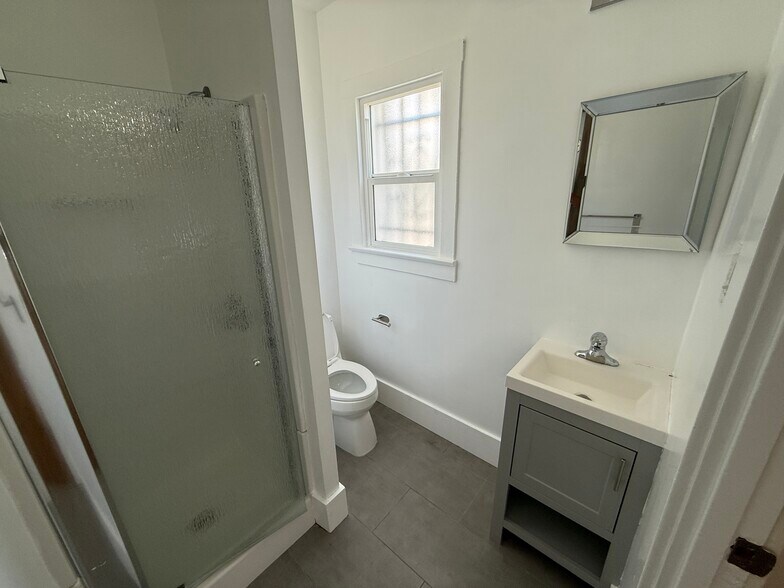 Building Photo - 1493 W 47th St