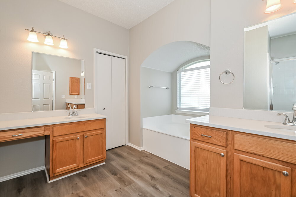 Building Photo - 5717 San Marino Dr