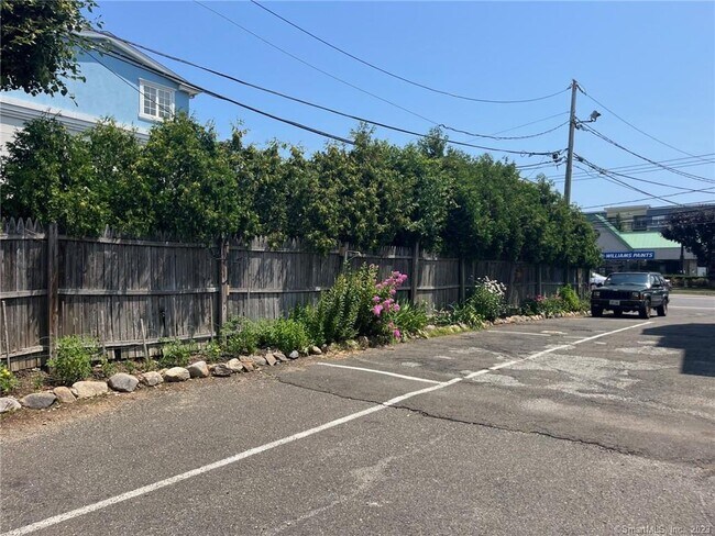 Building Photo - 558 Connecticut Ave