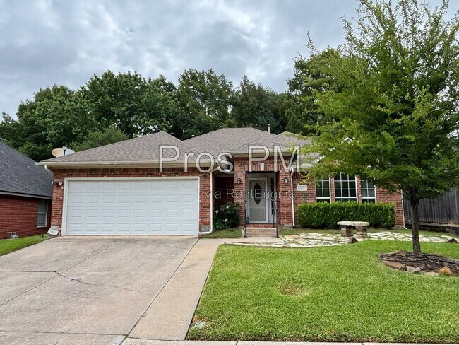 Building Photo - 2921 Meadow Glen Dr