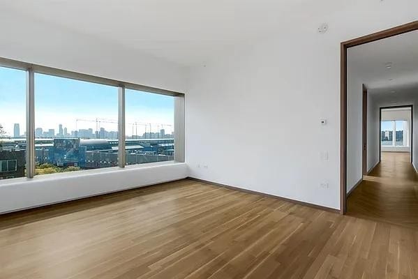 Building Photo - 551 W 21st St