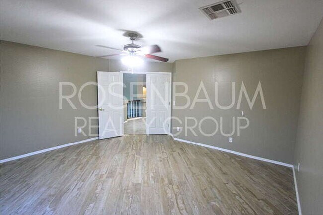 Building Photo - Stunning 4-bedrooms, 3.5 baths home with a...