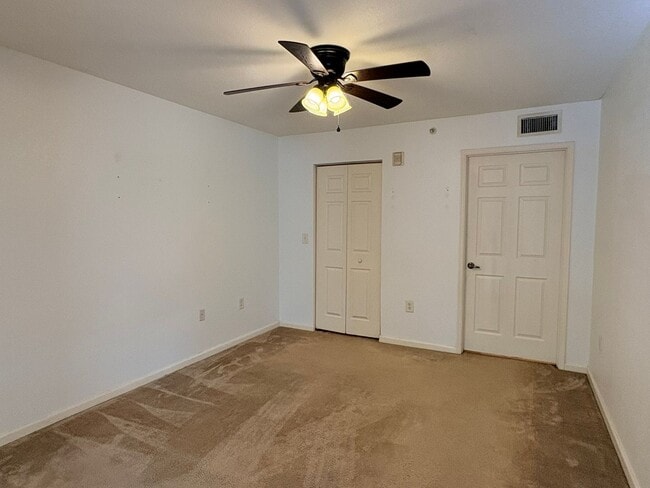 Building Photo - 2/2 Condo for Rent in Fort Myers