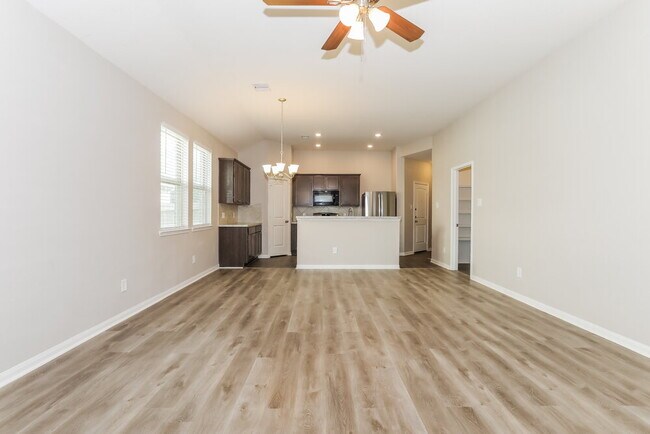 Building Photo - 15153 Meadow Glen S