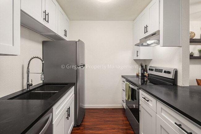 Building Photo - 12415 NE 130th Ct