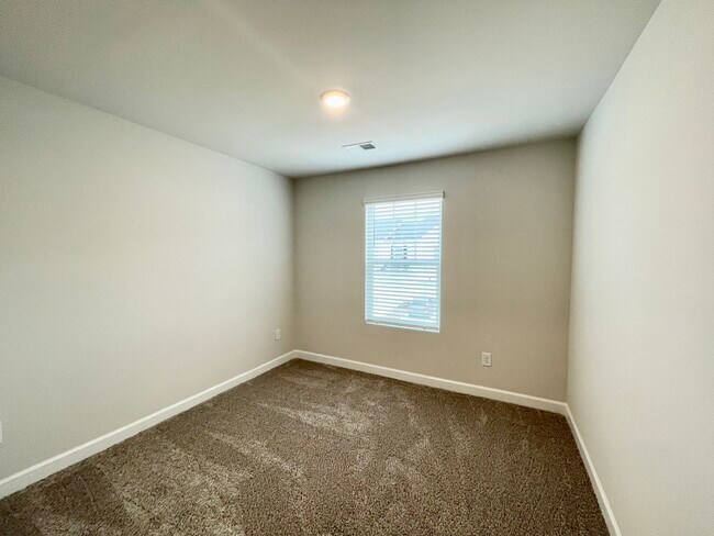 Building Photo - 614 Reese Ln