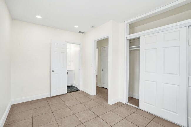 Building Photo - 4BR Corner Home (4th from FL Room) | No HOA | Large Fenced Yard | Move-In Ready