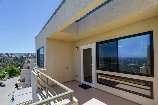 Building Photo - 432 Portofino Dr