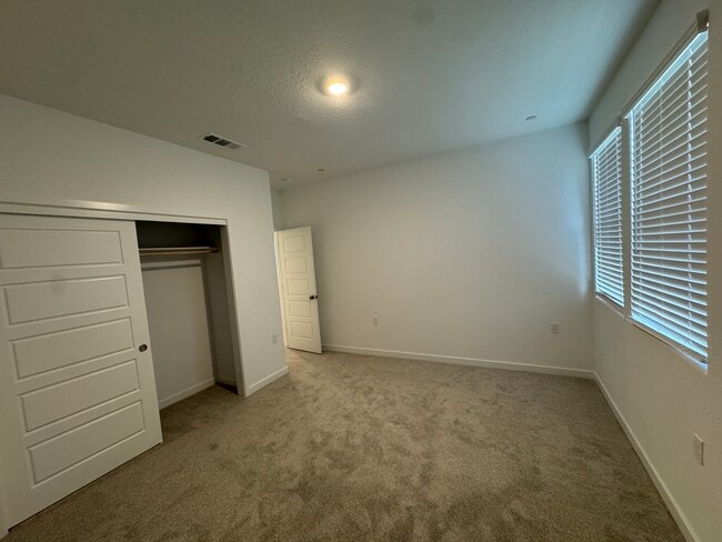 Building Photo - 1137 Granite Dr