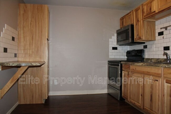 Building Photo - 5000 Red Creek Springs Rd