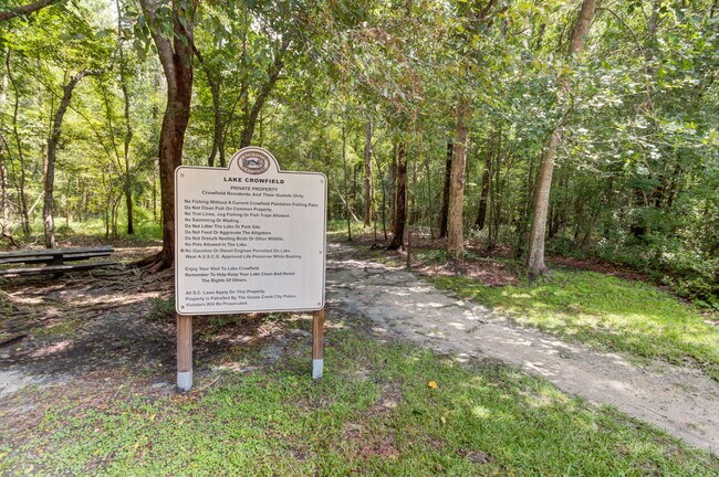 Building Photo - 207 N Pembroke Dr